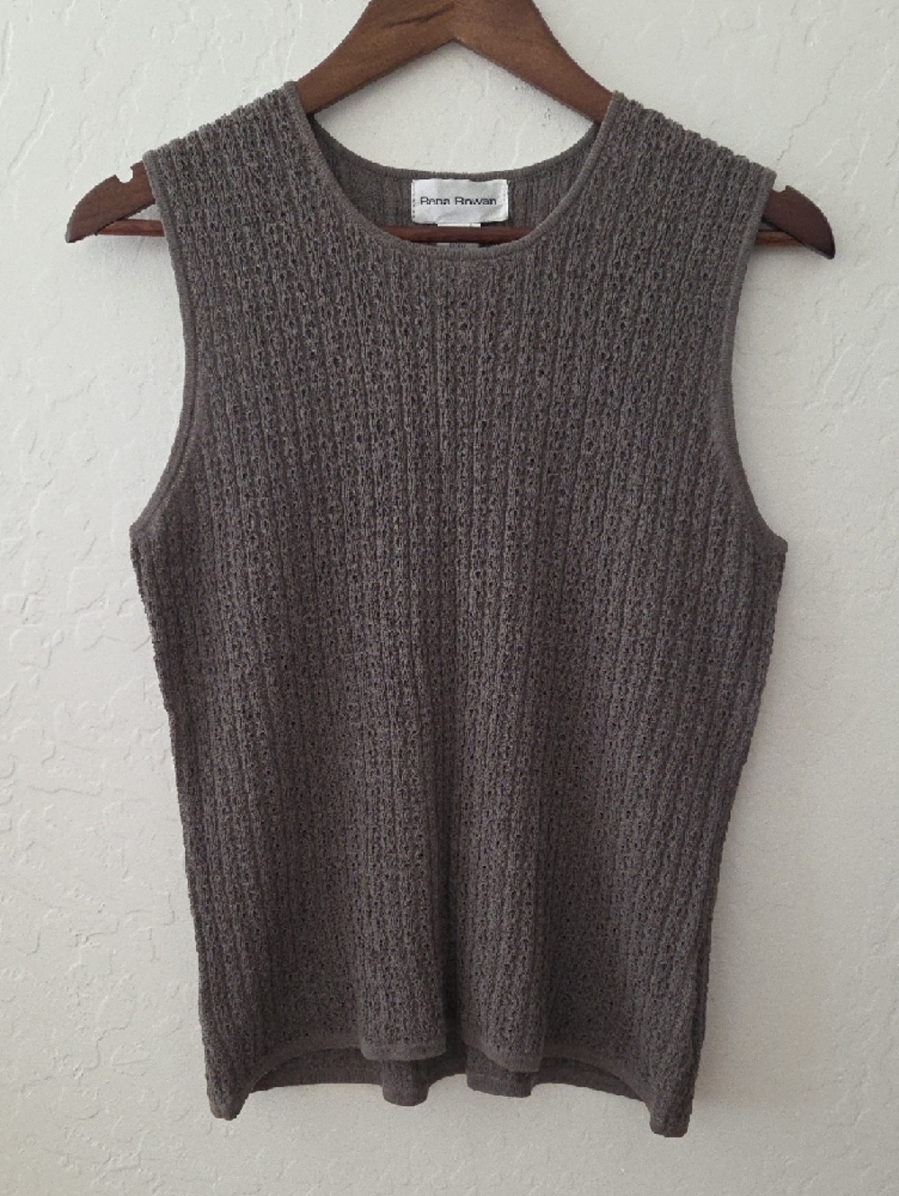 VTG Rena Rowan Dusty Green Knit Sleveless Crew Sweater